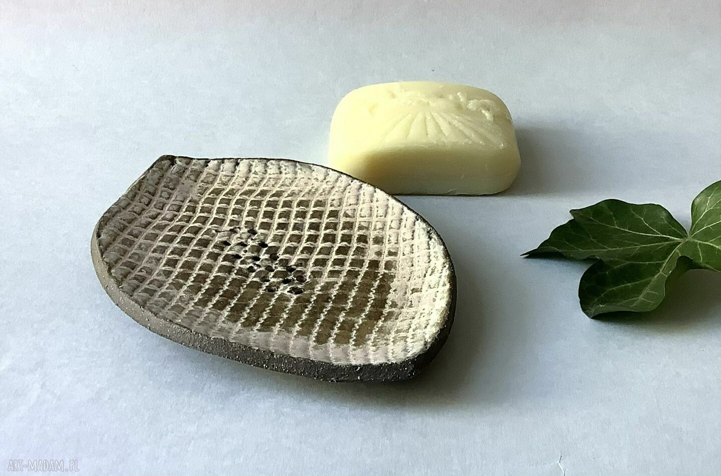Mydelniczka ceramiczna „W kratkę” - ręcznie robiona do łazienki