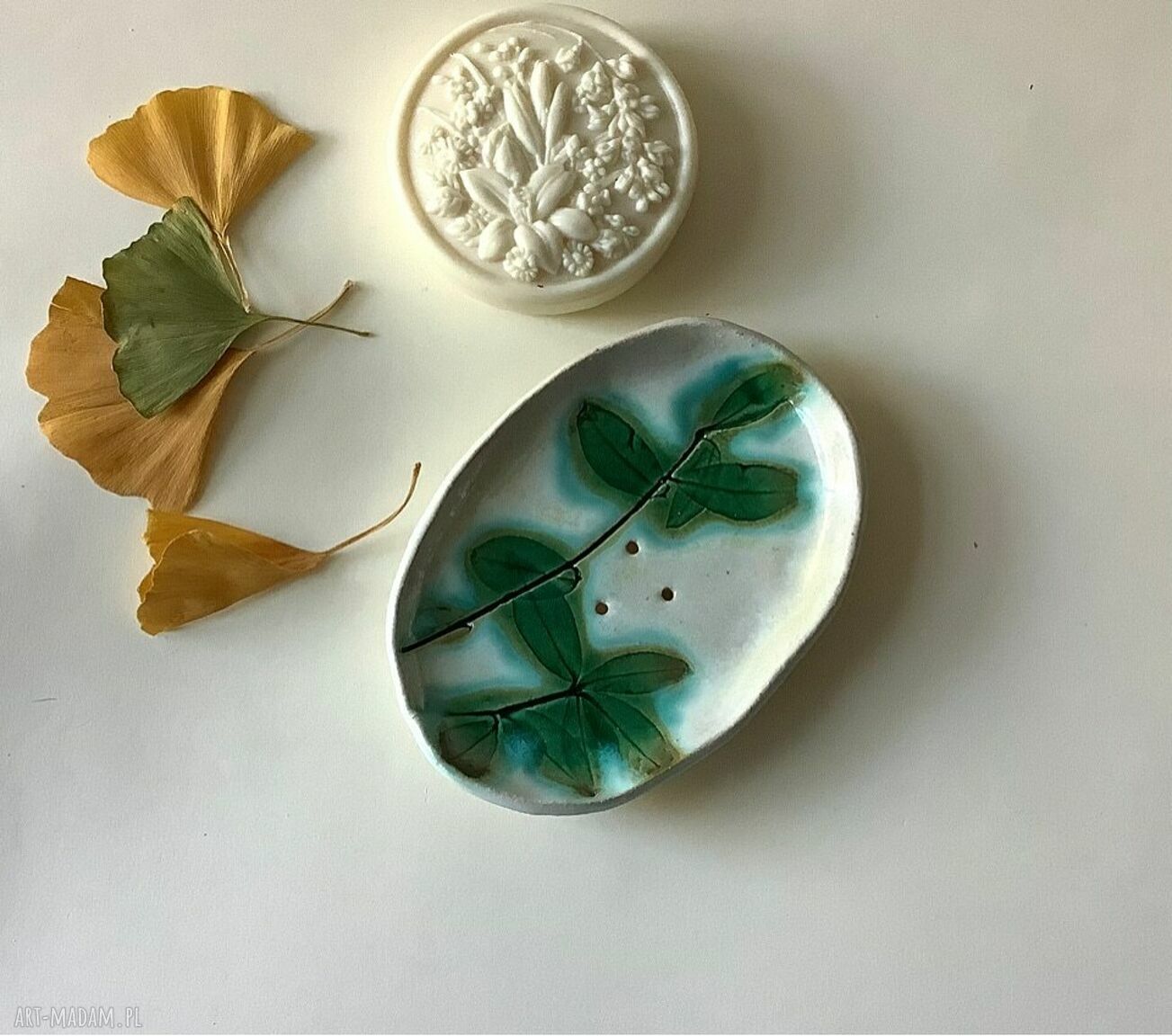 Mydelniczka ceramiczna „Barwinek” - odciśnięte rośliny i odpływ wody
