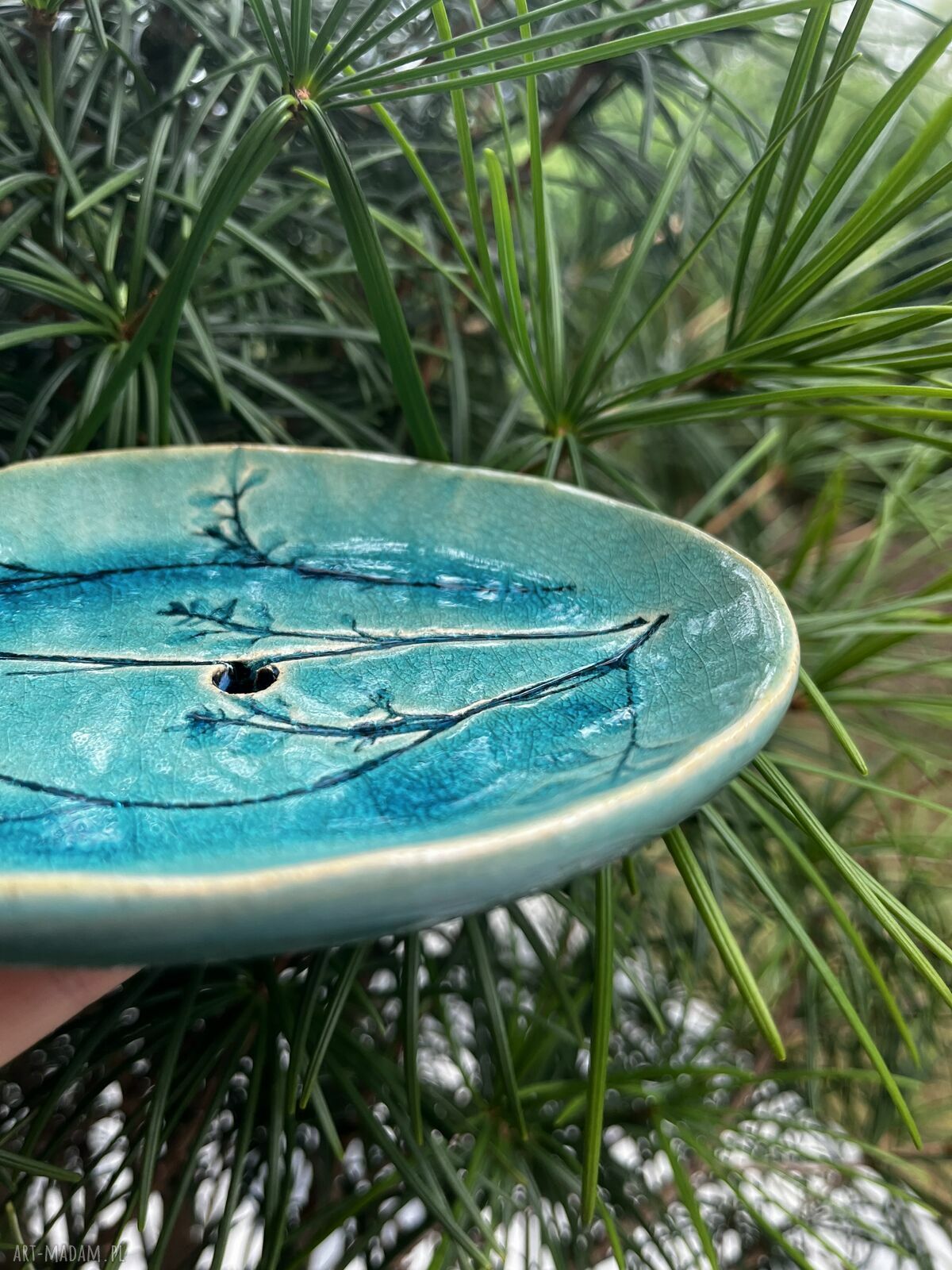 Turkusowa ceramiczna mydelniczka z motywem gałązek