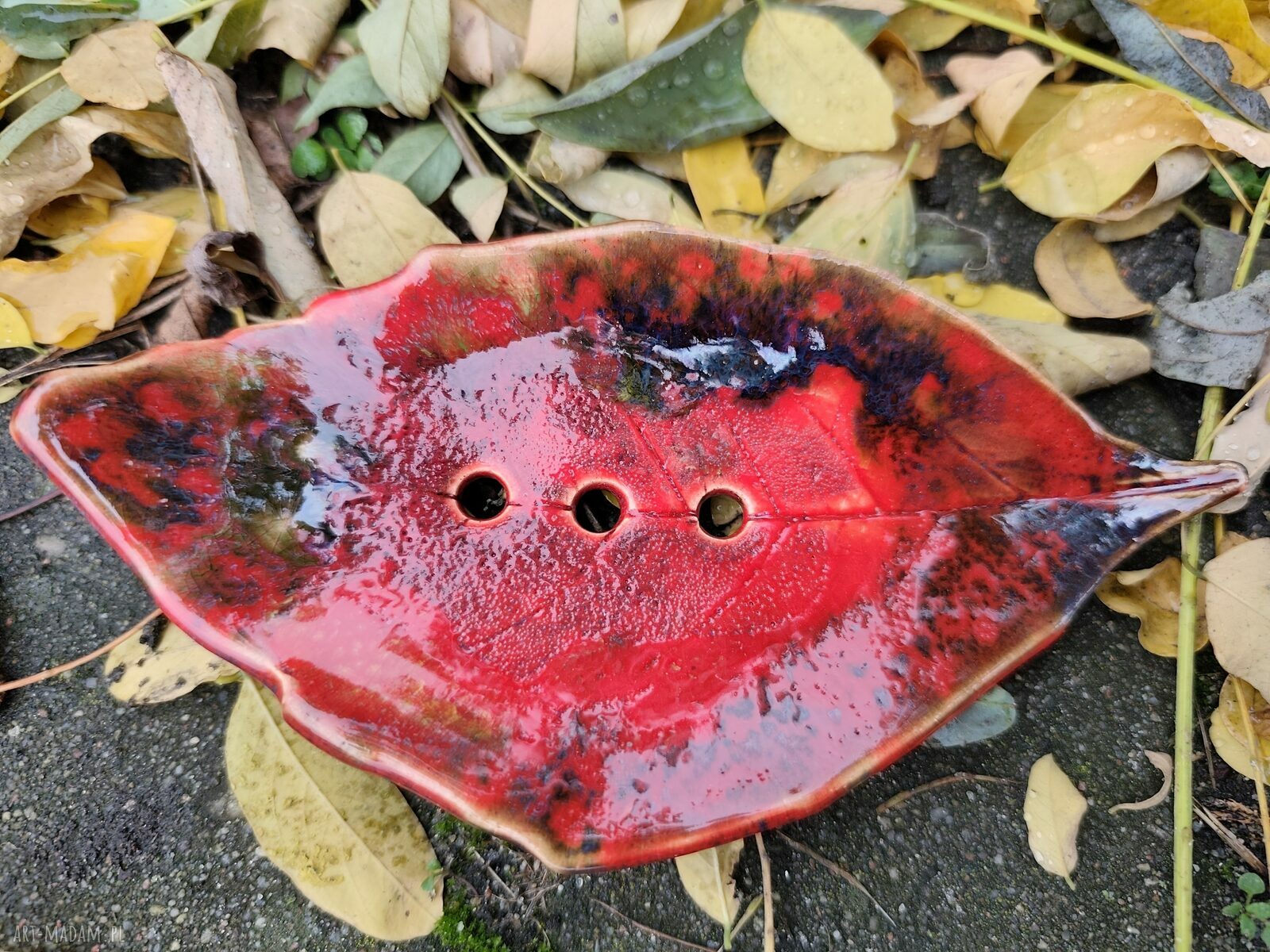 Mydelniczka ceramiczna w jesiennej czerwieni - ręcznie szkliwiona i dwukrotnie wypalana