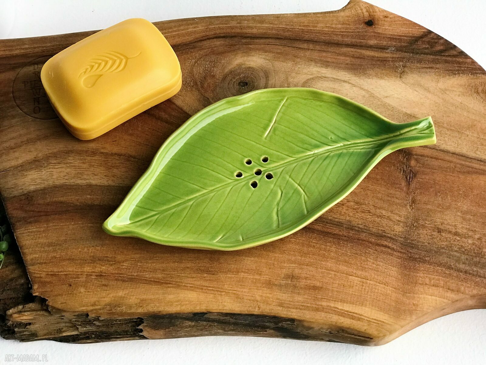 Mydelniczka ceramiczna Liść - handmade do mydła w kostce