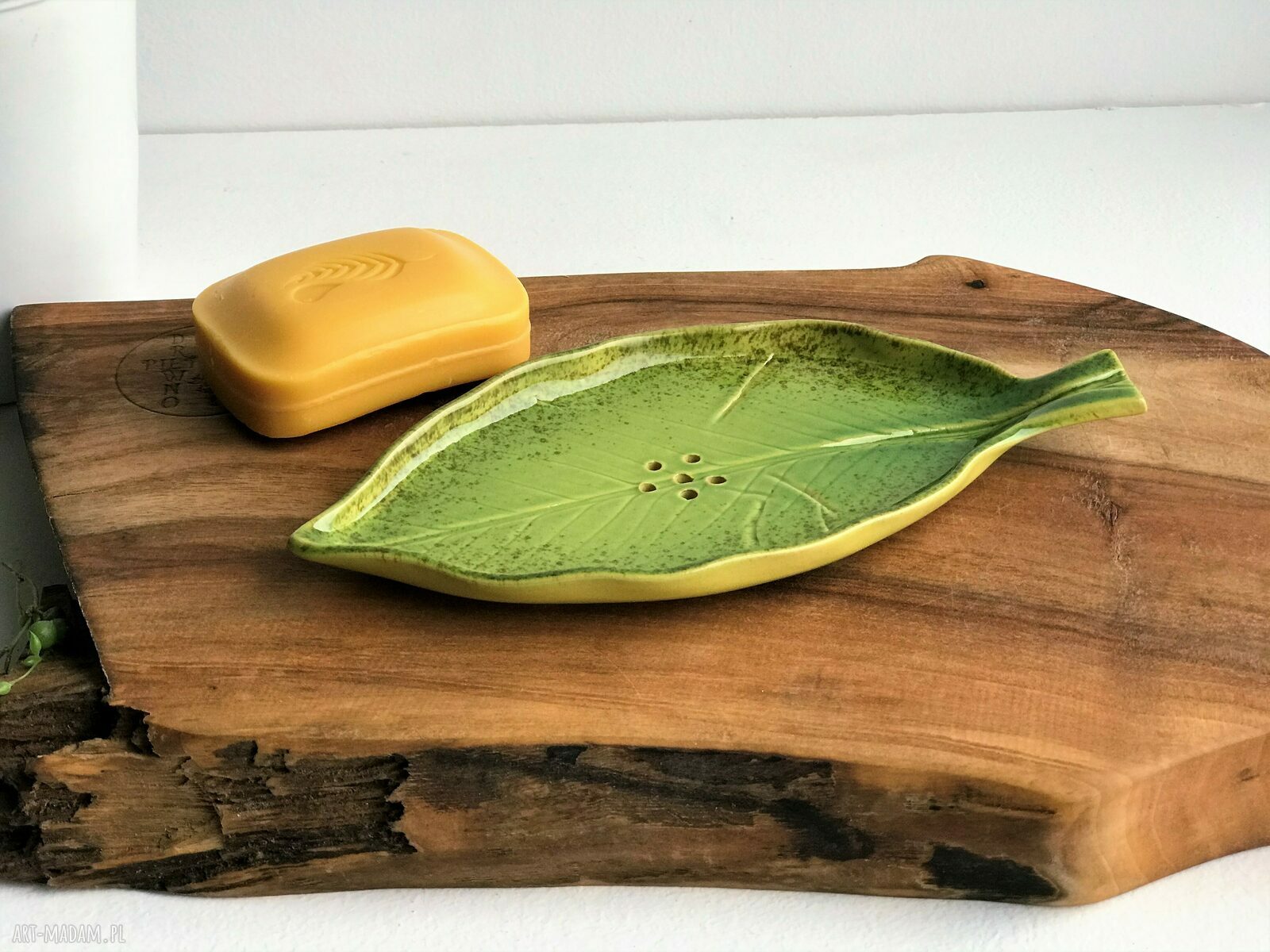 Mydelniczka ceramiczna Liść - handmade do mydła w kostce