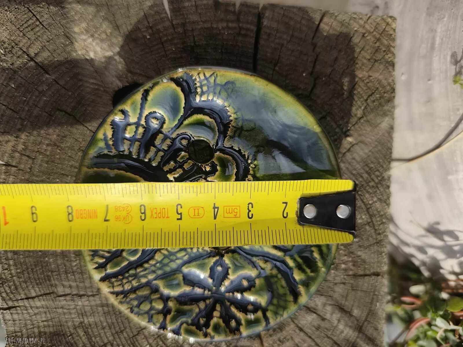 Zielona ceramiczna mydelniczka ceramiczna z koronkowym wzorem
