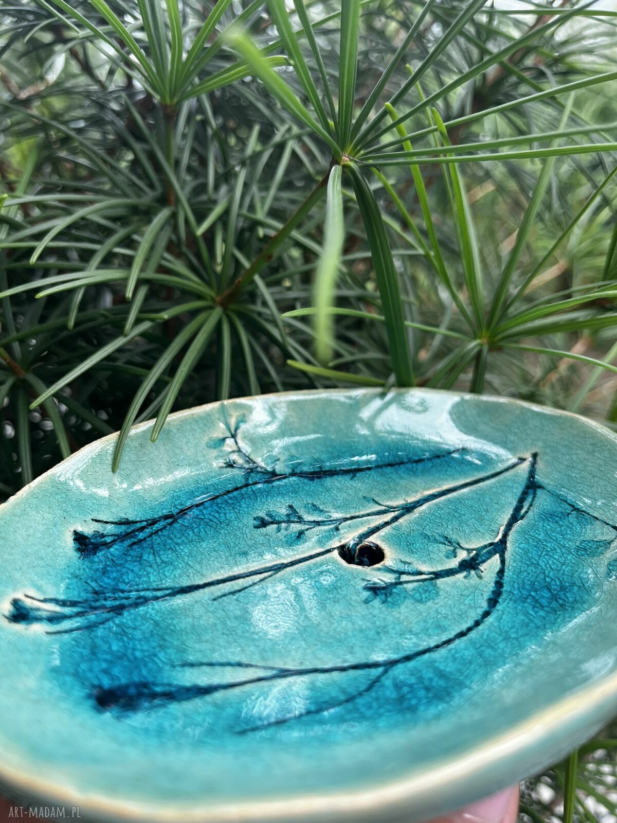 Turkusowa ceramiczna mydelniczka z motywem gałązek