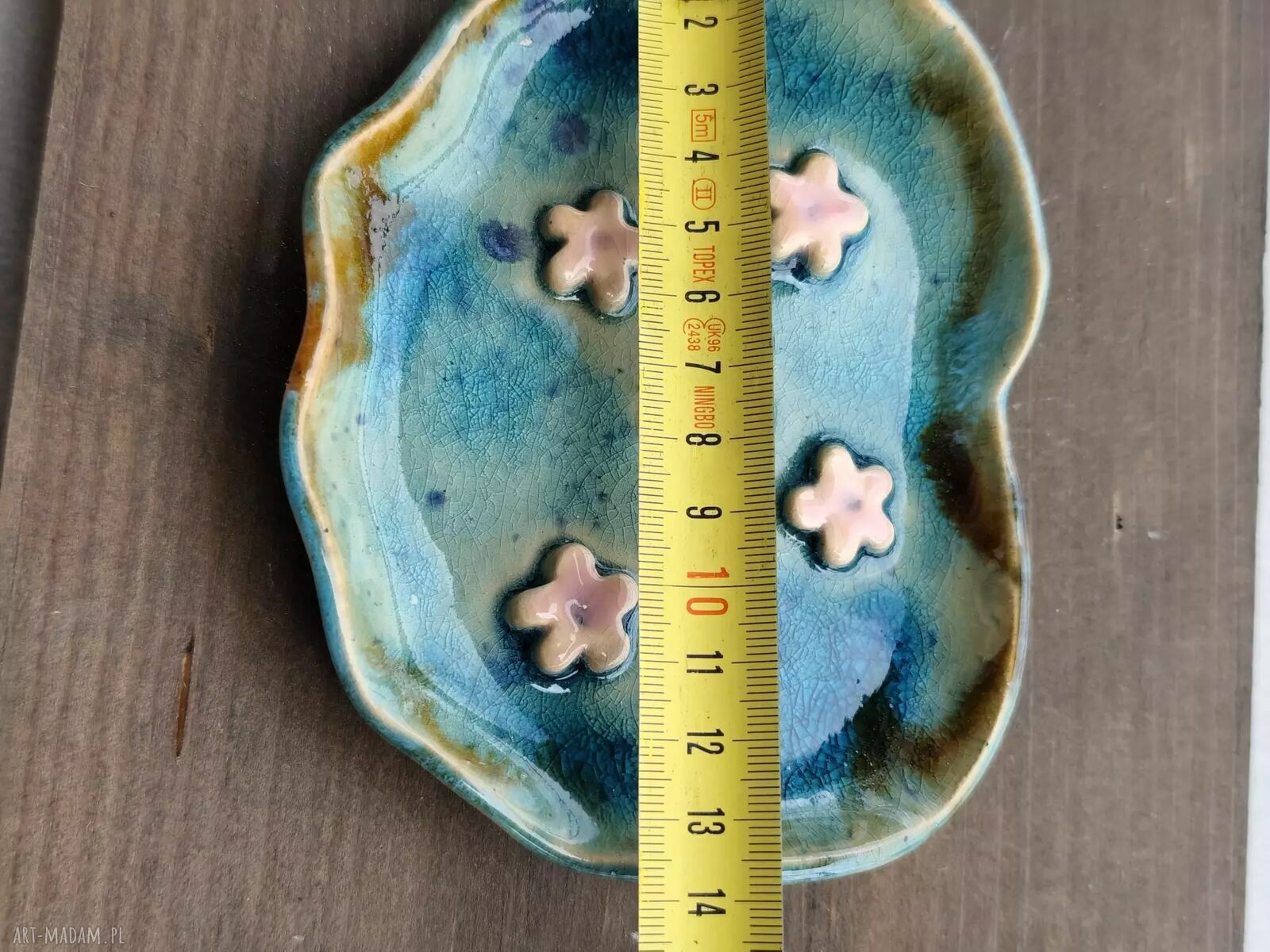 Ręcznie robiona mydelniczka ceramiczna Staw z kwiatkami