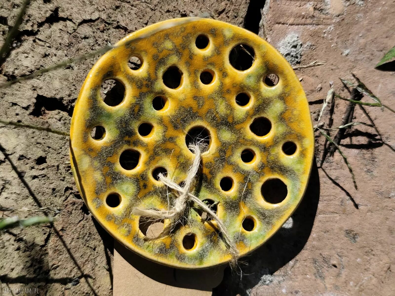 Mydelniczka ceramiczna z sitkiem
