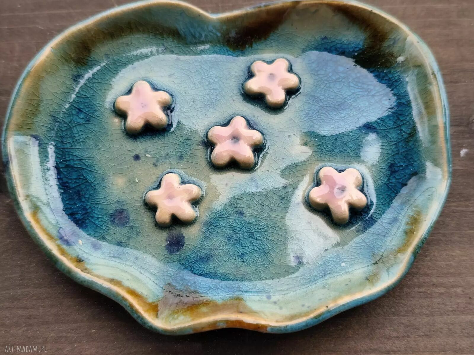 Ręcznie robiona mydelniczka ceramiczna Staw z kwiatkami