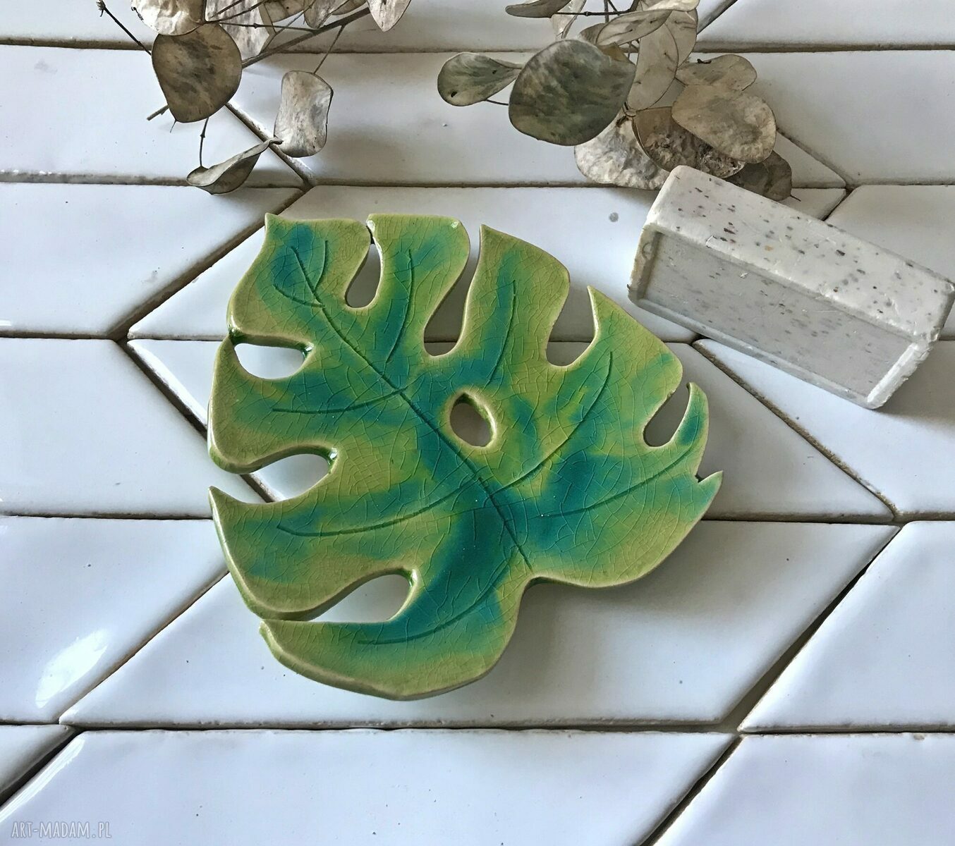 Mydelniczka „Liść monstery” - ceramiczny liść w turkusie i zieleni