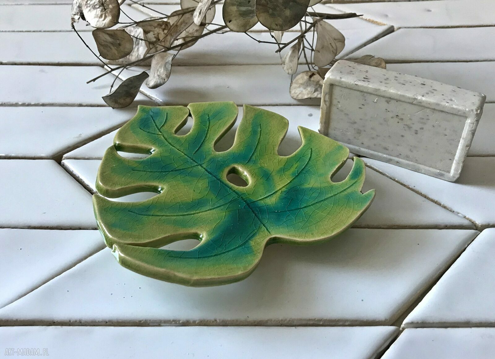 Mydelniczka „Liść monstery” - ceramiczny liść w turkusie i zieleni