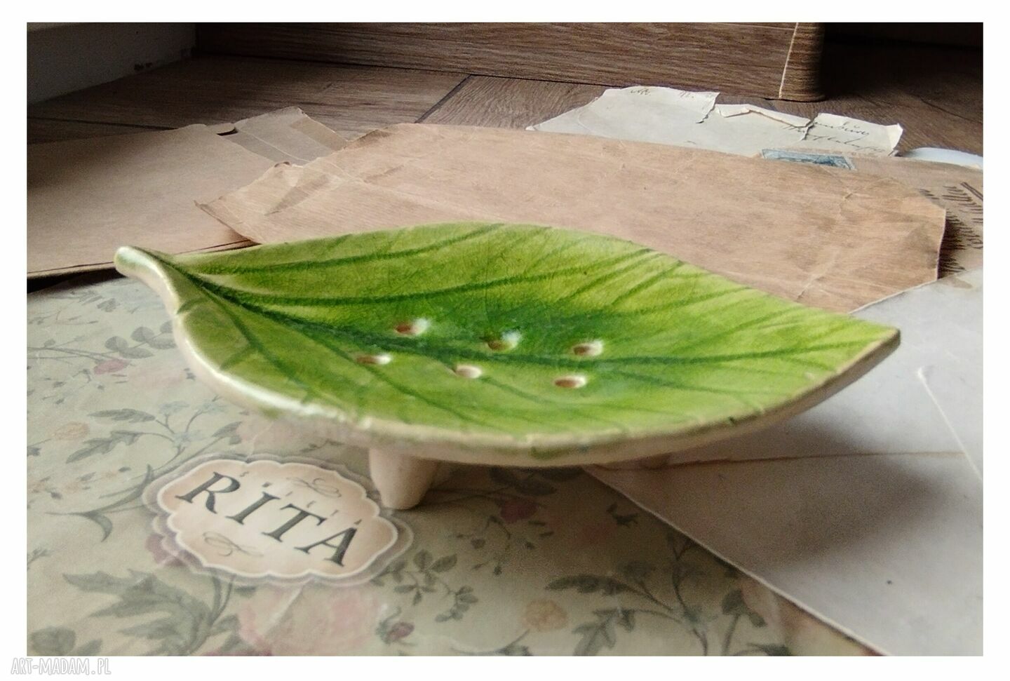 Mydelniczka ceramiczna liść na nóżkach - handmade do łazienki