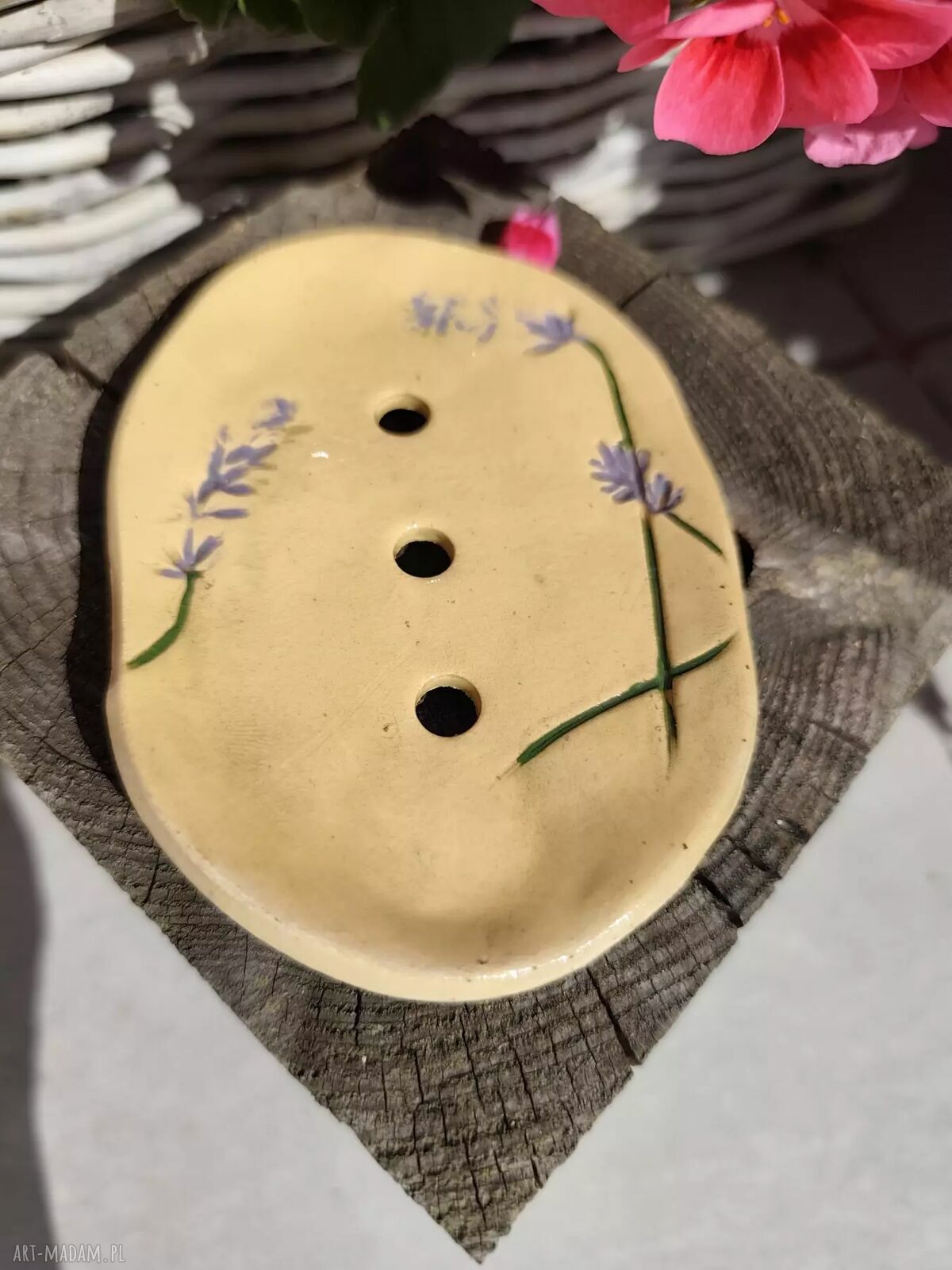 Naturalna ceramiczna mydelniczka z motywem lawendy