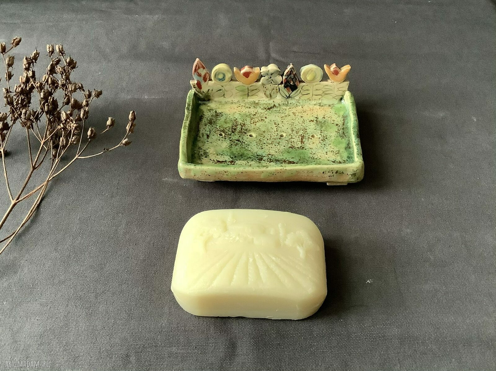 Mydelniczka ceramiczna „Ogród” - kwiaty w Twojej łazience
