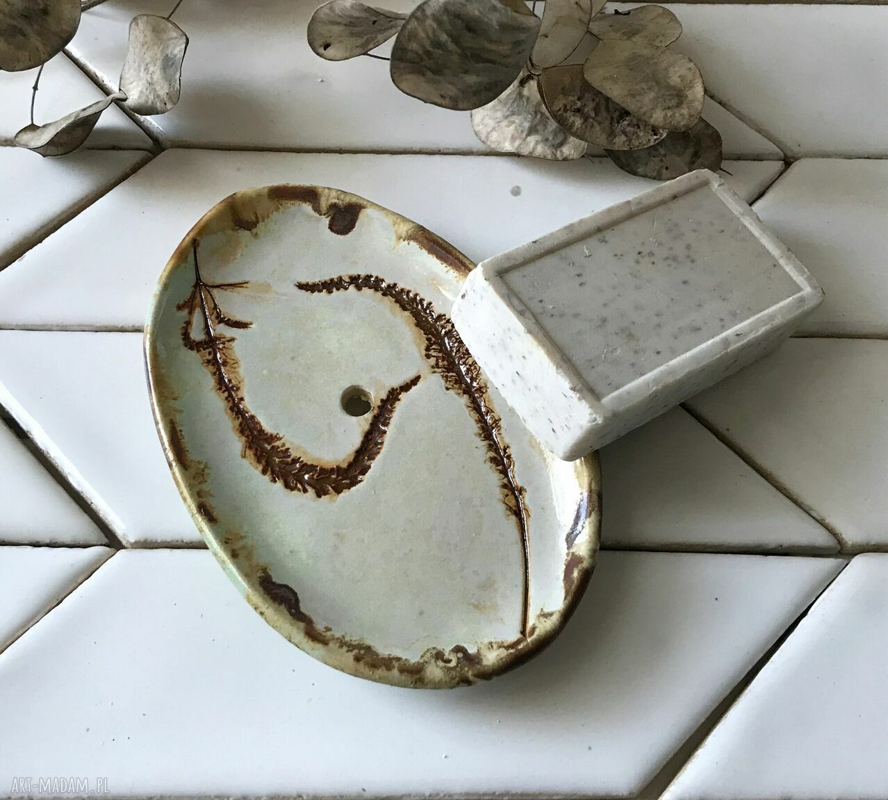 Mydelniczka ceramiczna "Pokryte rdzą" z motywem roślinnym