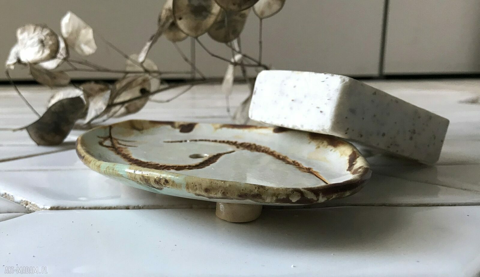 Mydelniczka ceramiczna "Pokryte rdzą" z motywem roślinnym