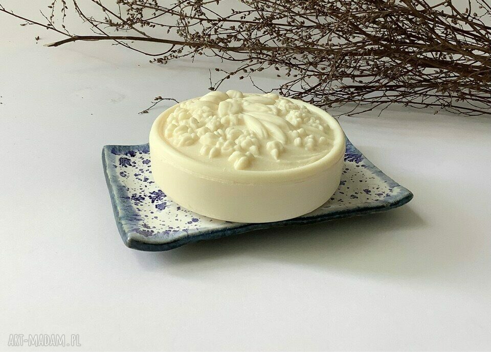 Mydelniczka ceramiczna „W ciapki” do łazienki - z odpływem i glinianymi nóżkami