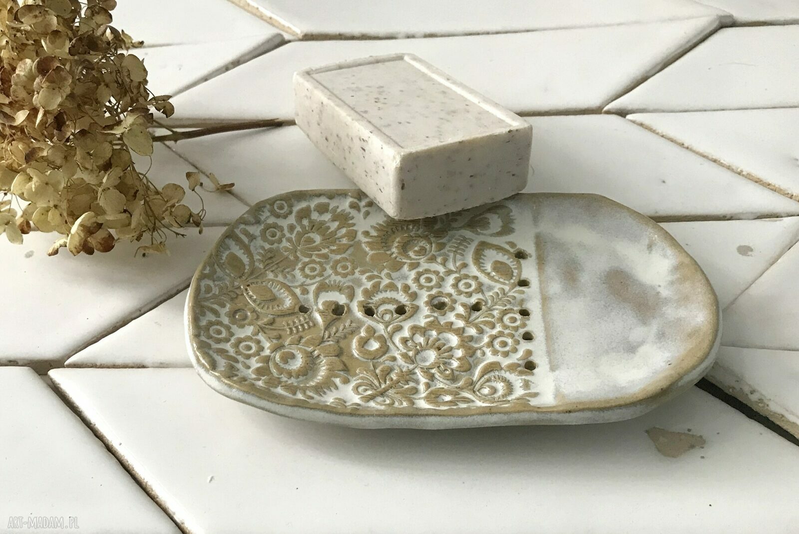 Mydelniczka White