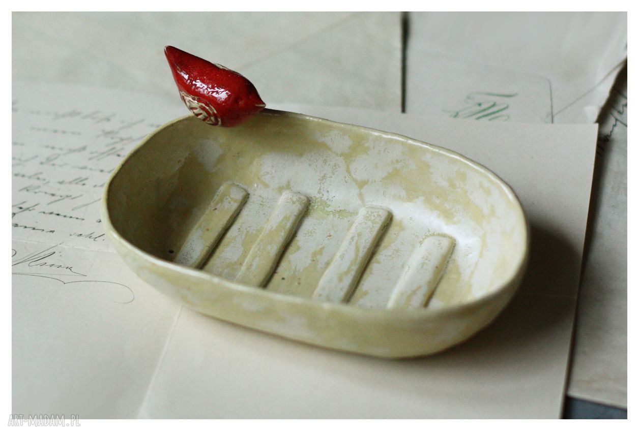 Mydelniczka ceramiczna z czerwonym ptaszkiem - ręcznie robiona ceramika