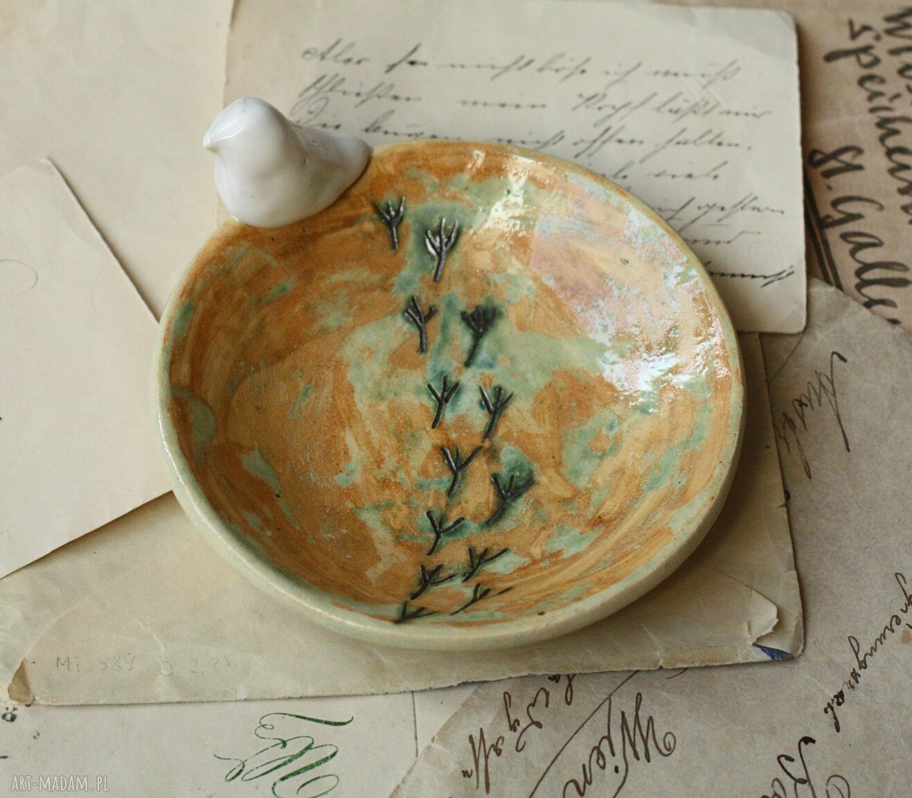Mydelniczka ceramiczna z ptaszkiem ugrowa - ozdoba do łazienki
