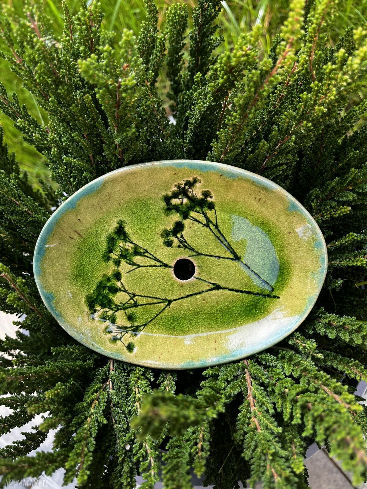 Ręcznie wykonana ceramiczna mydelniczka z roślinnym wzorem