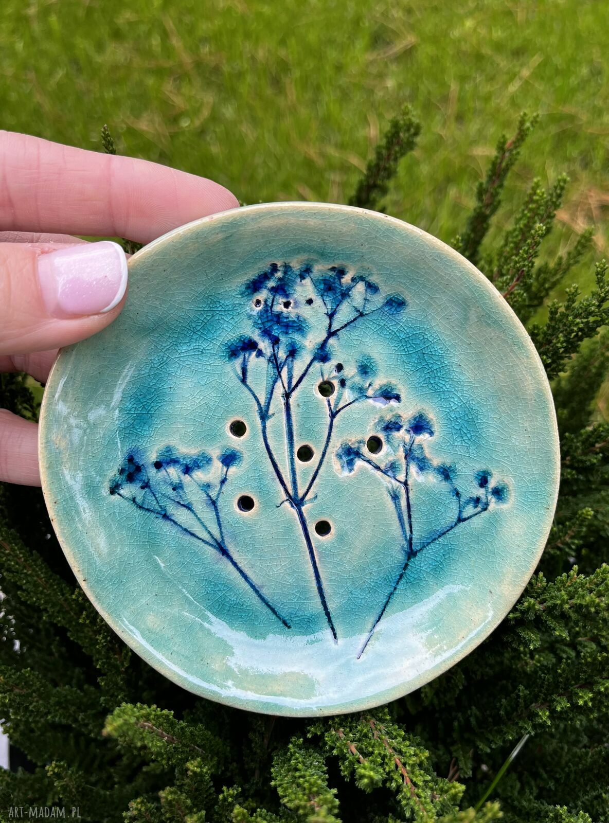 Ceramiczna mydelniczka z motywem roślinnym