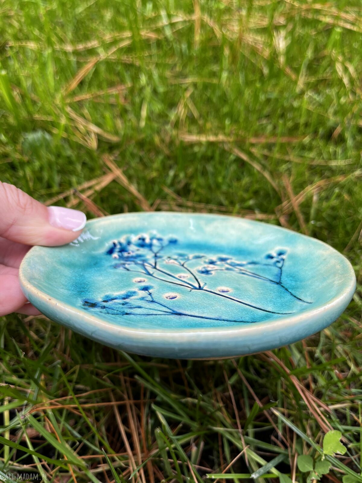Ceramiczna mydelniczka z motywem roślinnym