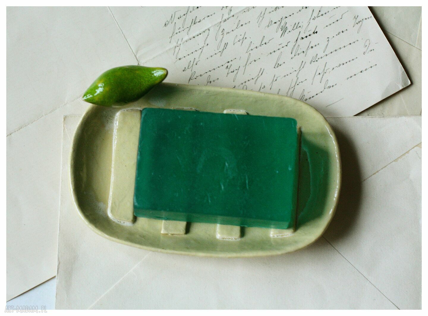 Mydelniczka z zielonym ptaszkiem - ręcznie robiona ceramika