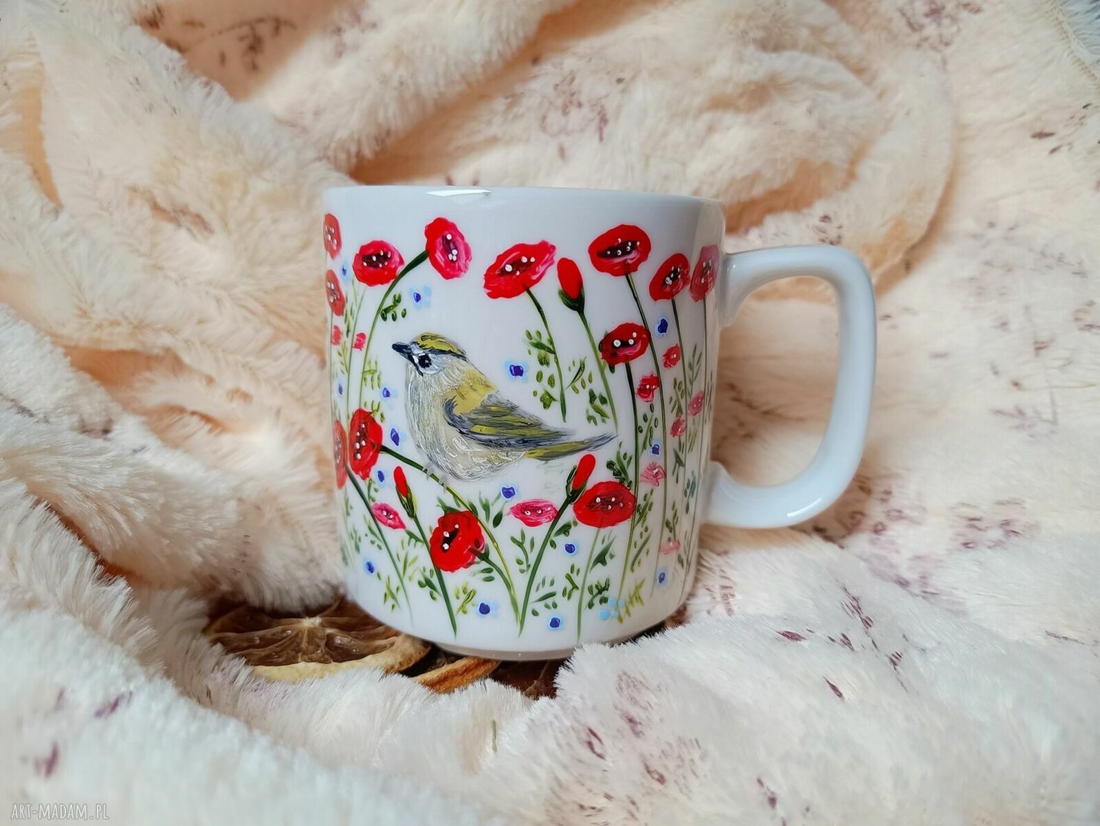 Mysikrólik wśród maków - ręcznie malowany kubek porcelanowy 270 ml