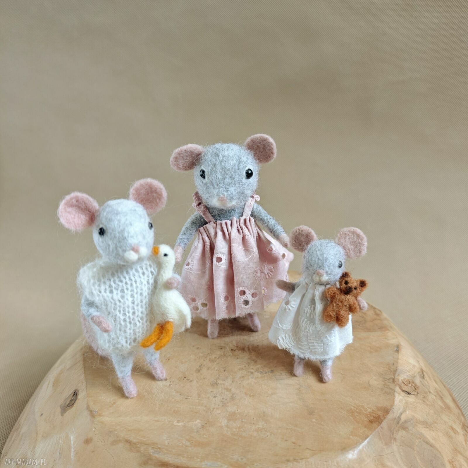 Myszka z gąską - filcowana figurka kolekcjonerska