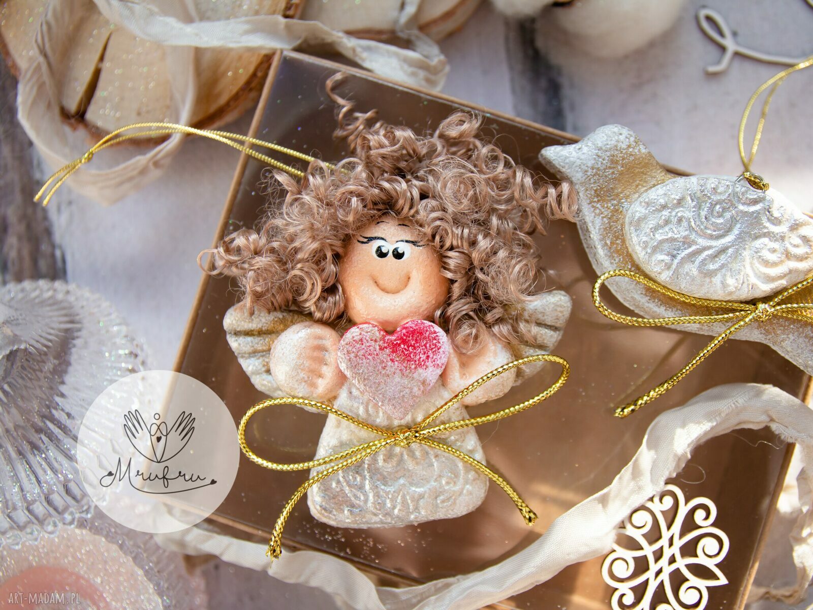 pomysły na upominki świąteczne: Świąteczny podarek. Paczuszka skrzydlatych zawieszek: anioł i ptak. Pudełeczko