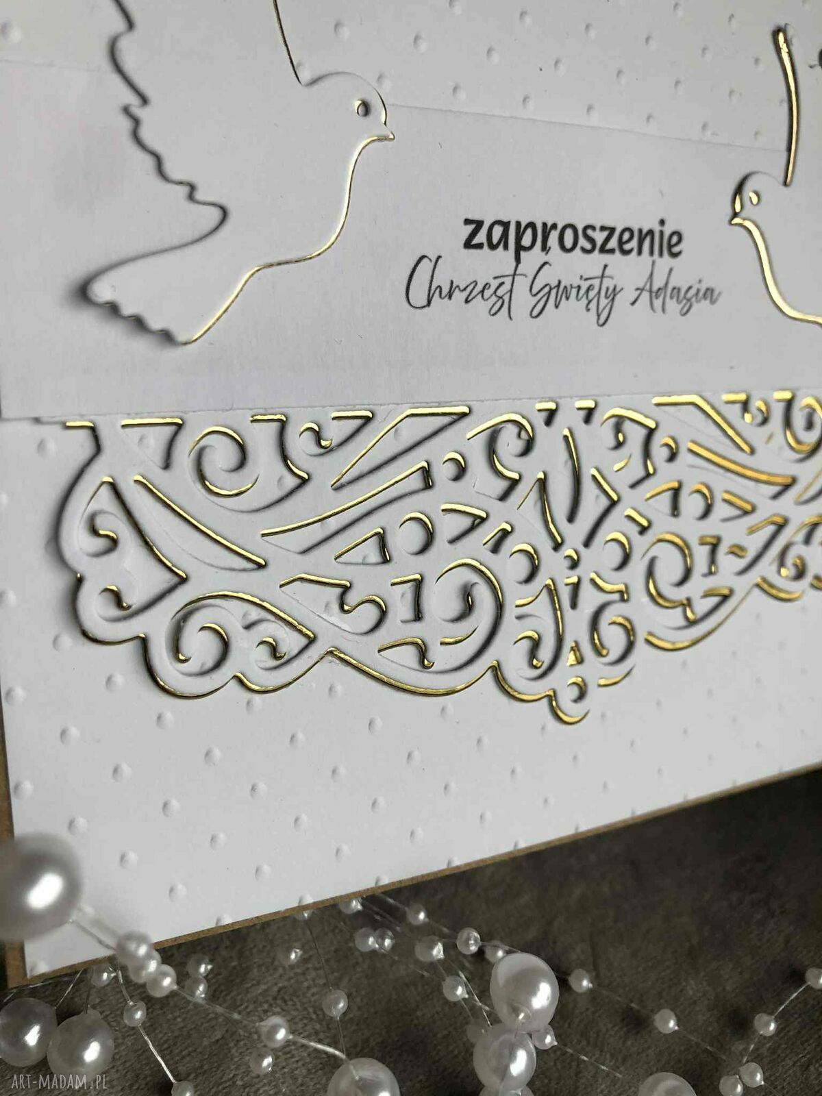 Zaproszenie na Chrzest Święty z personalizacją dla dziecka - biało i złote z gołąbkiem