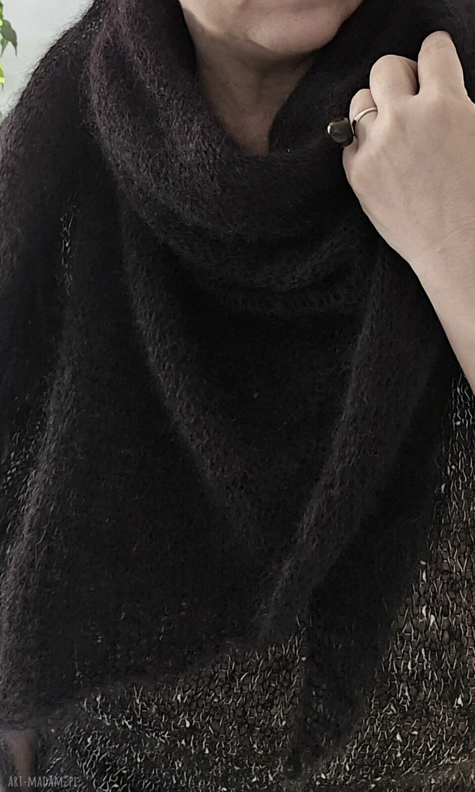 Chusta Mgła na prezent szal z mohair luxe robiony na drutach na Dzień Matki
