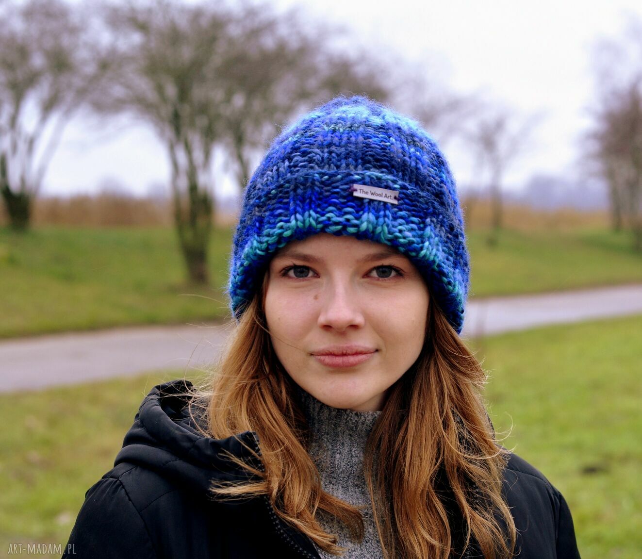 Ciepła czapka Blue - ręcznie robiona na zimę dla kobiet