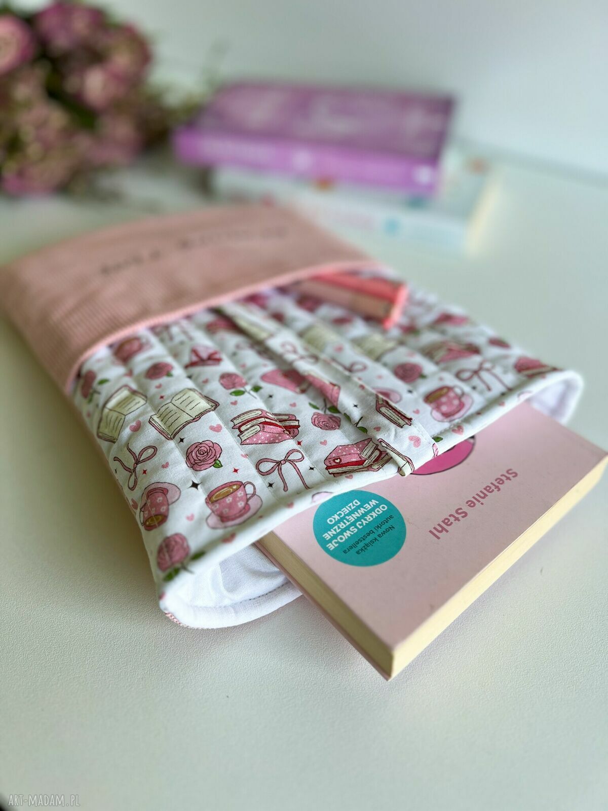 Etui na książkę - wakacyjny ochraniacz z haftem „Reading time”