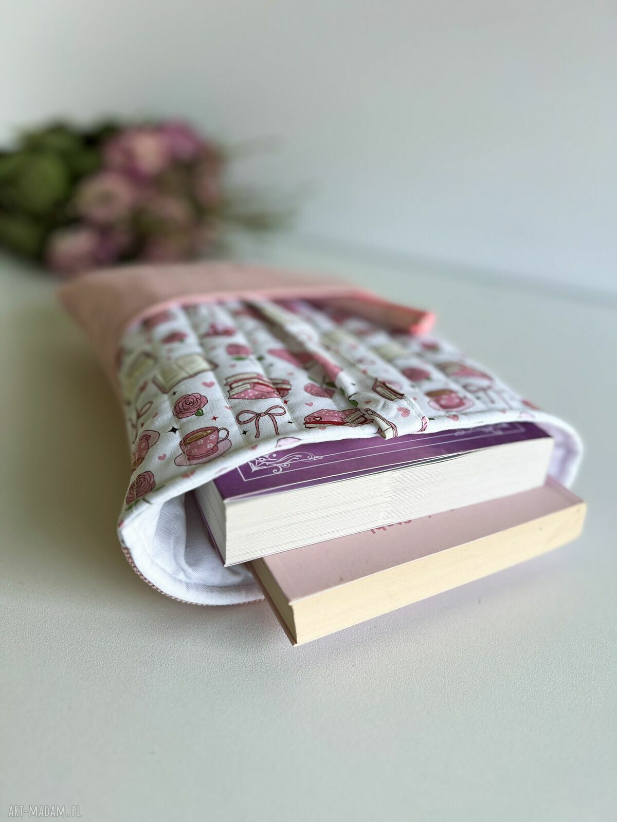 Etui na książkę - wakacyjny ochraniacz z haftem „Reading time”