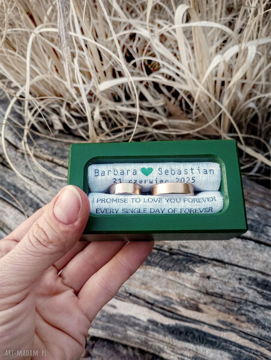 Pudełko na obrączki otwarte z personalizacją w kolorze zielonym - dąb Tulito