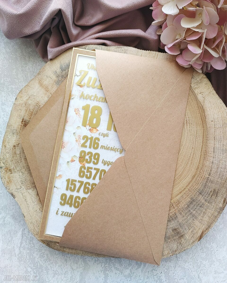 Kartka na osiemnastkę 18 z personalizowanym napisem w złotej folii