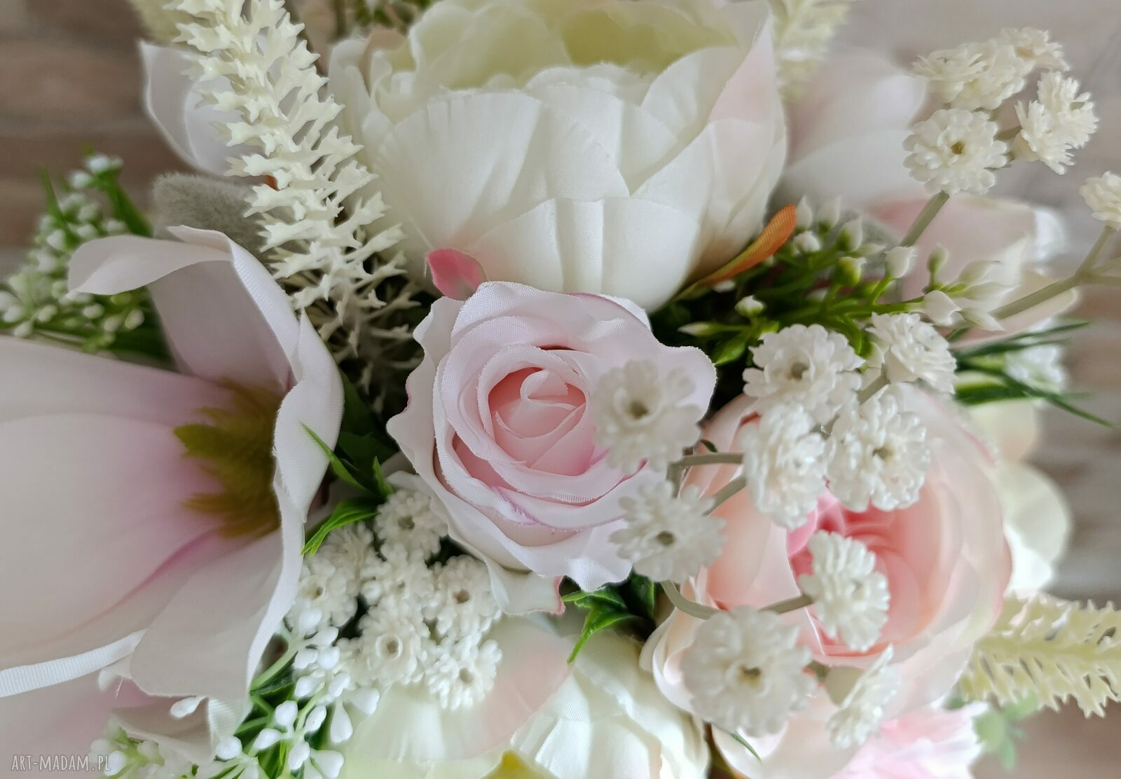 Flowerbox na prezent - stroik w różowym pudełku ze złotymi napisami