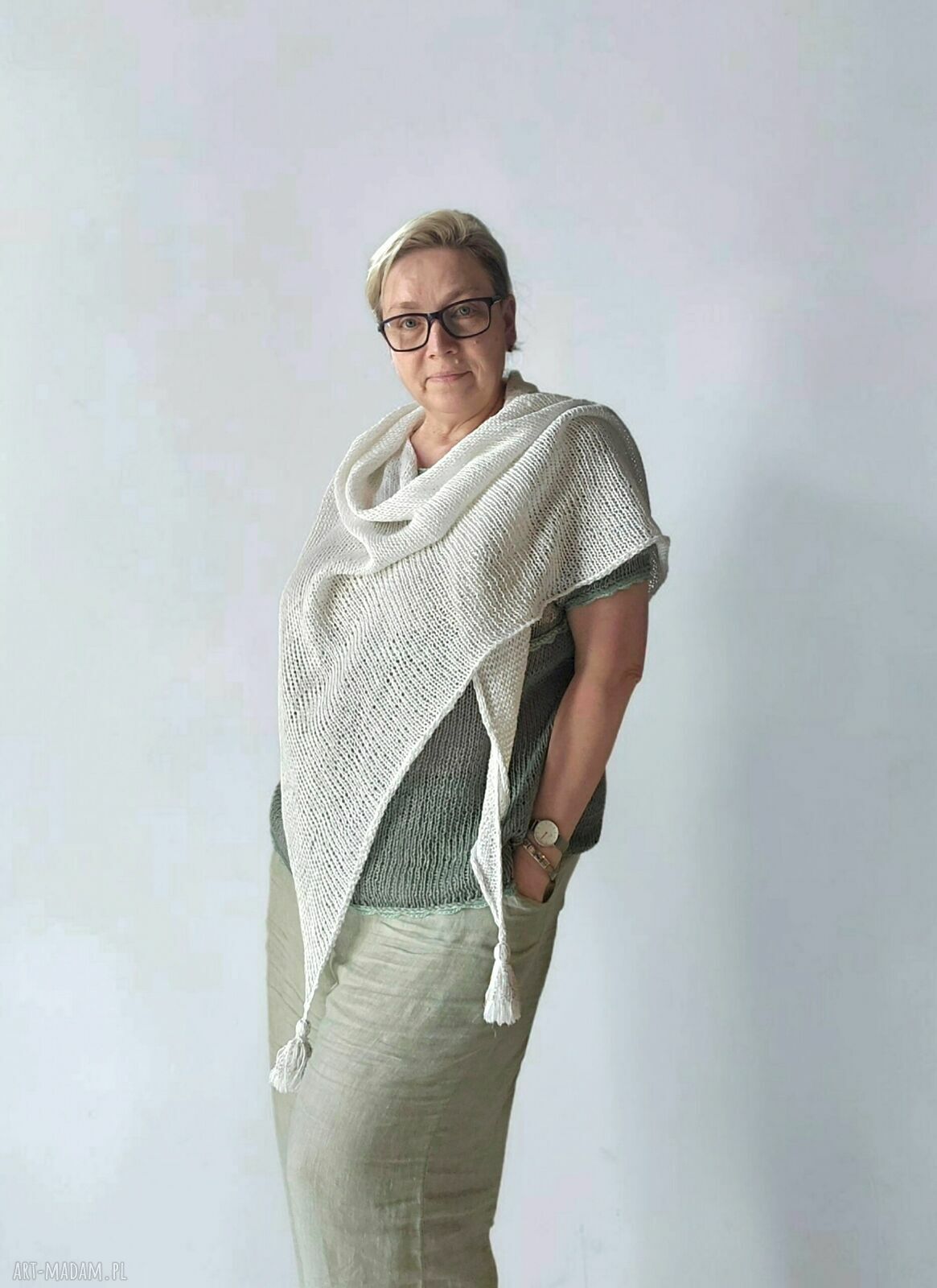 Lniana chusta na drutach biała letnia chusta z chwostami i cekinami