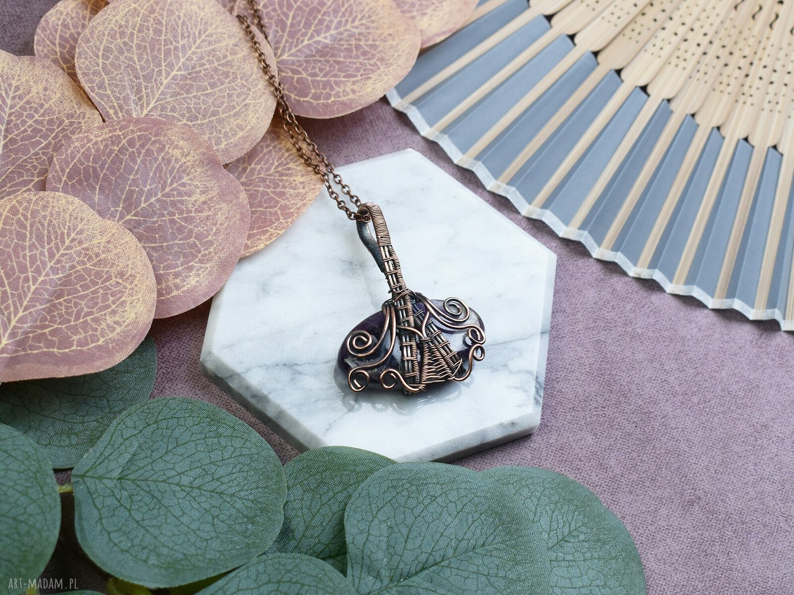 Miedziany wisiorek wire wrapping z ametystem ręcznie robiony naszyjnik