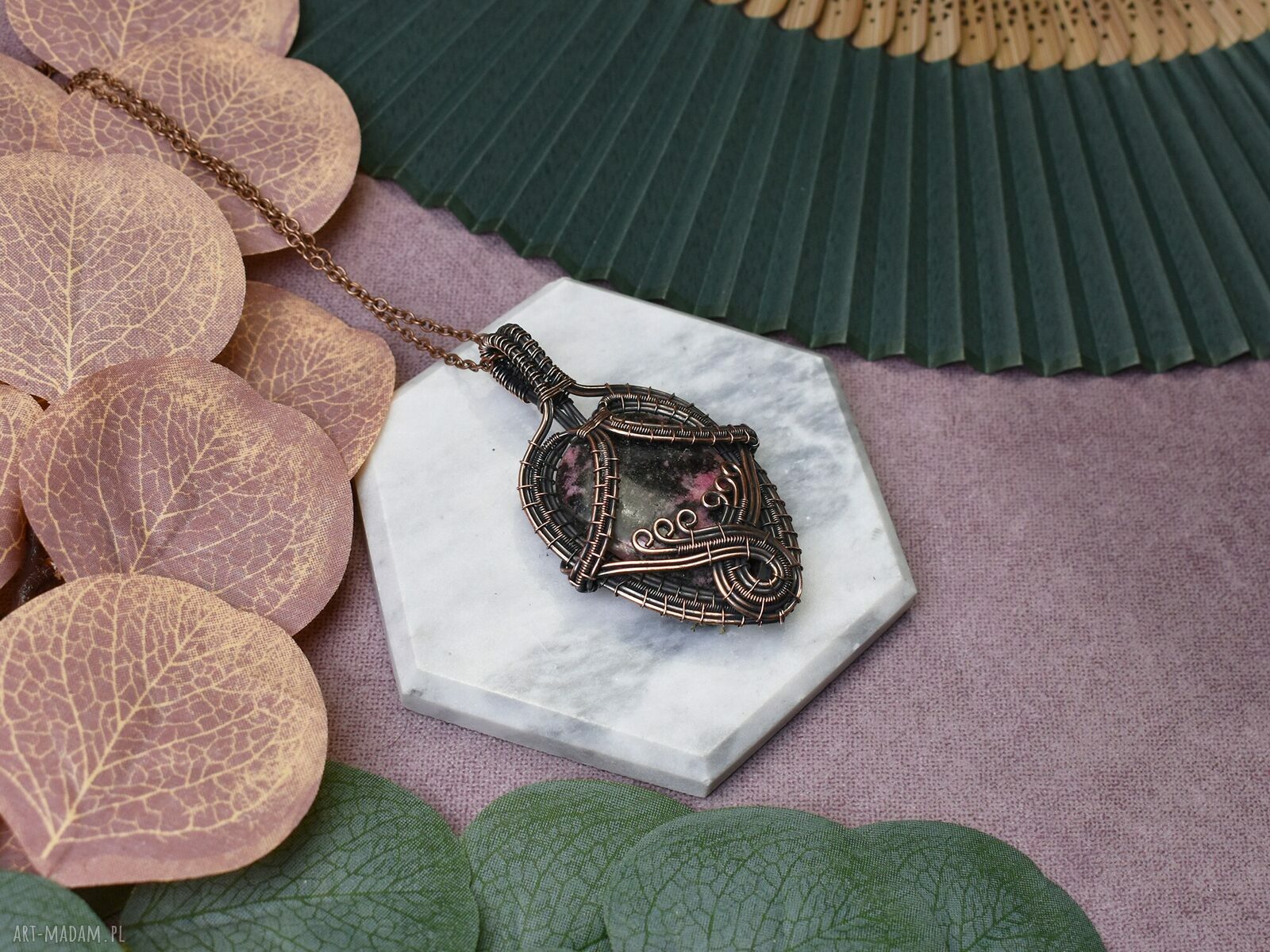 Miedziany wisiorek boho z rodonitem wire wrapping