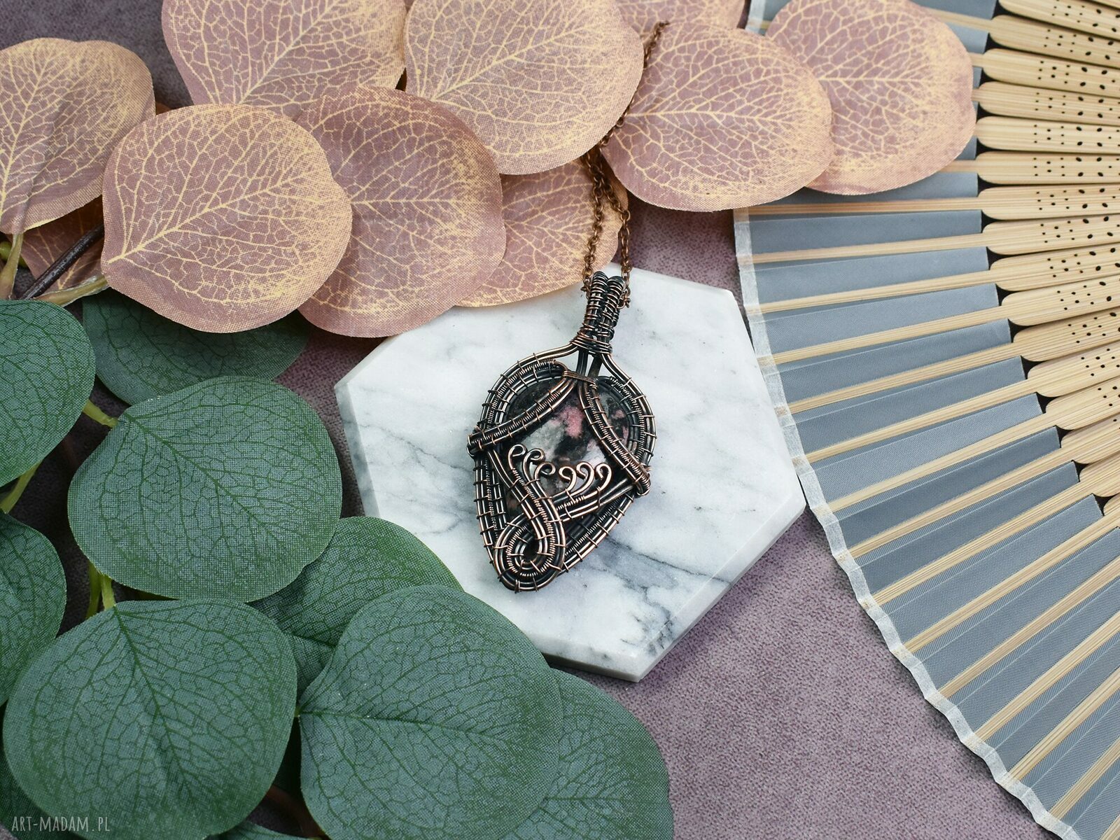 Miedziany wisiorek wire wrapping ręcznie robiony, elegancki dodatek