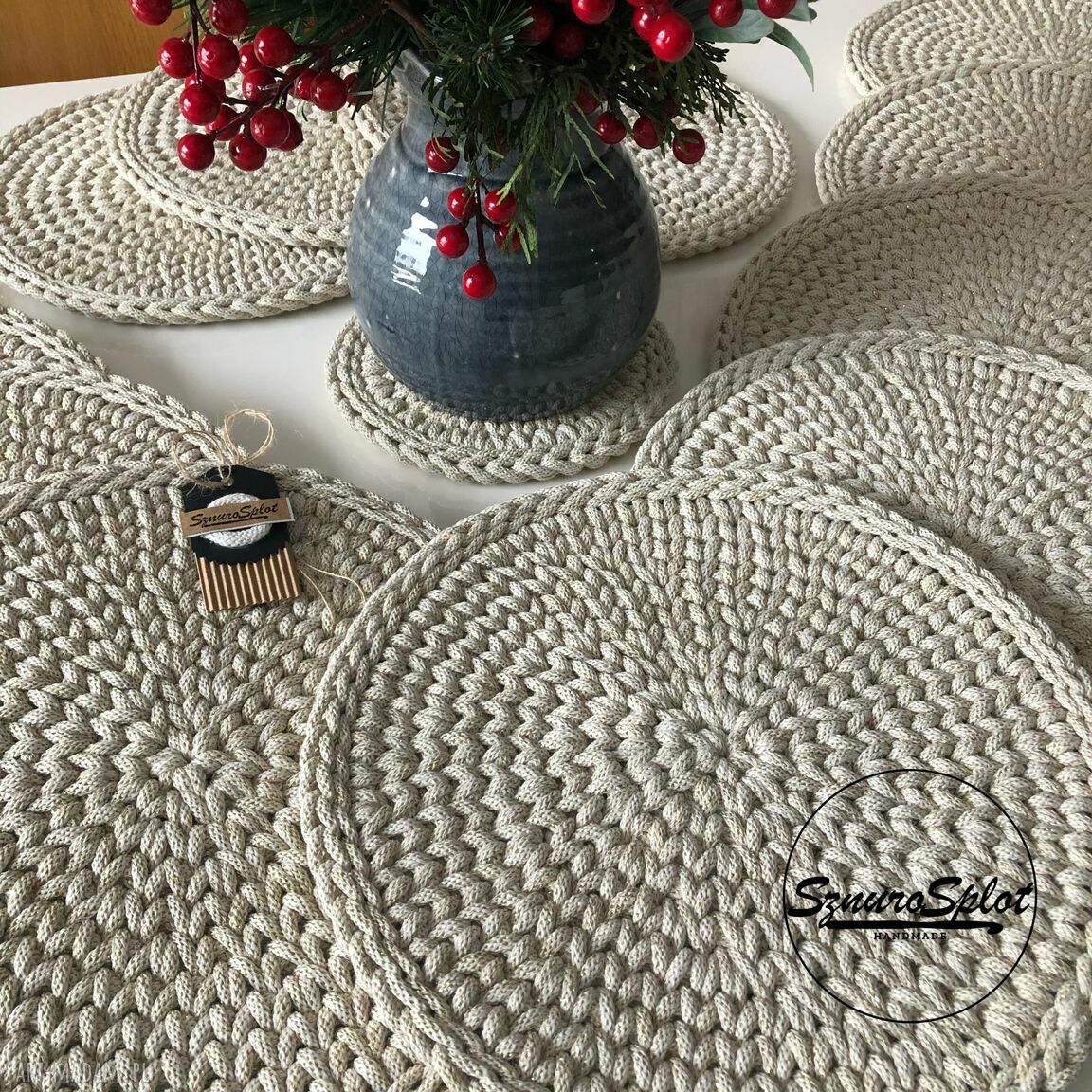 Podkładki na stół ze sznurka ze złotym akcentem - zestaw 12 szt. (32 cm)