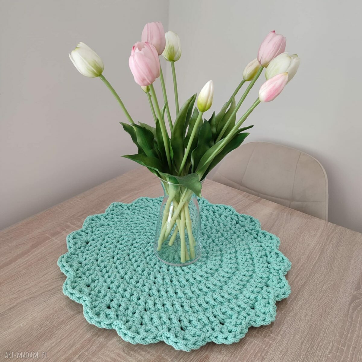 Podkładka na stolik ze sznurka bawełnianego szydełkowa 42 cm