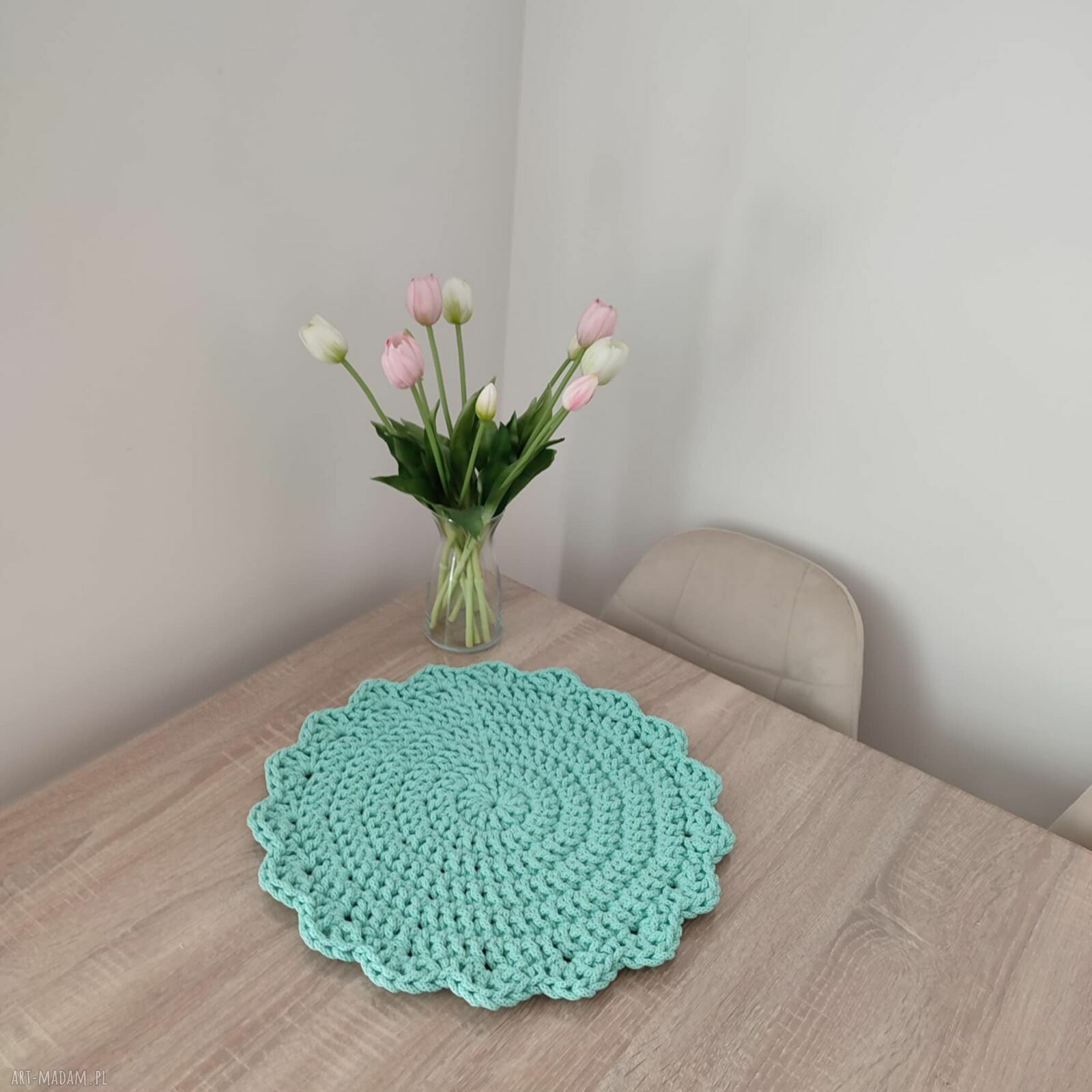 Podkładka na stolik ze sznurka bawełnianego szydełkowa 42 cm