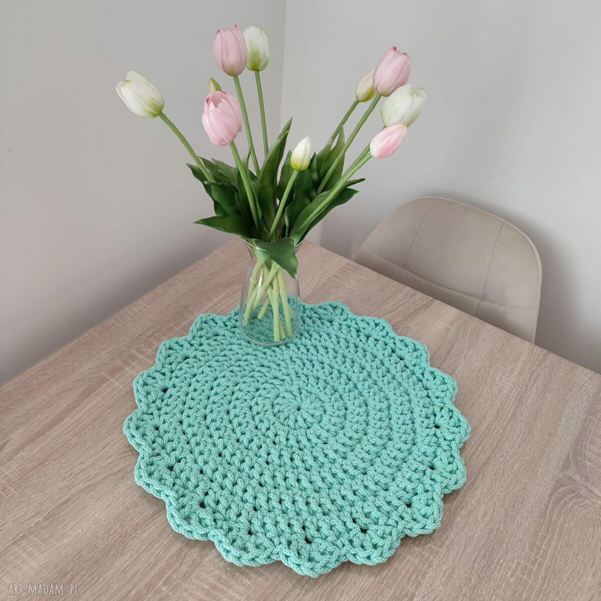 Podkładka na stolik ze sznurka bawełnianego szydełkowa 42 cm