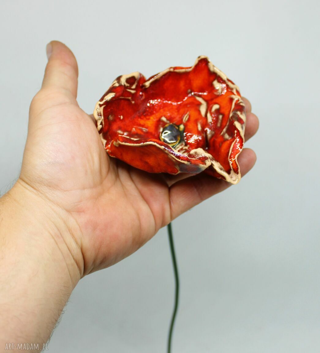 Wielkie ceramiczne kwiaty na drucie - dekoracja handmade z gliny szamotowej