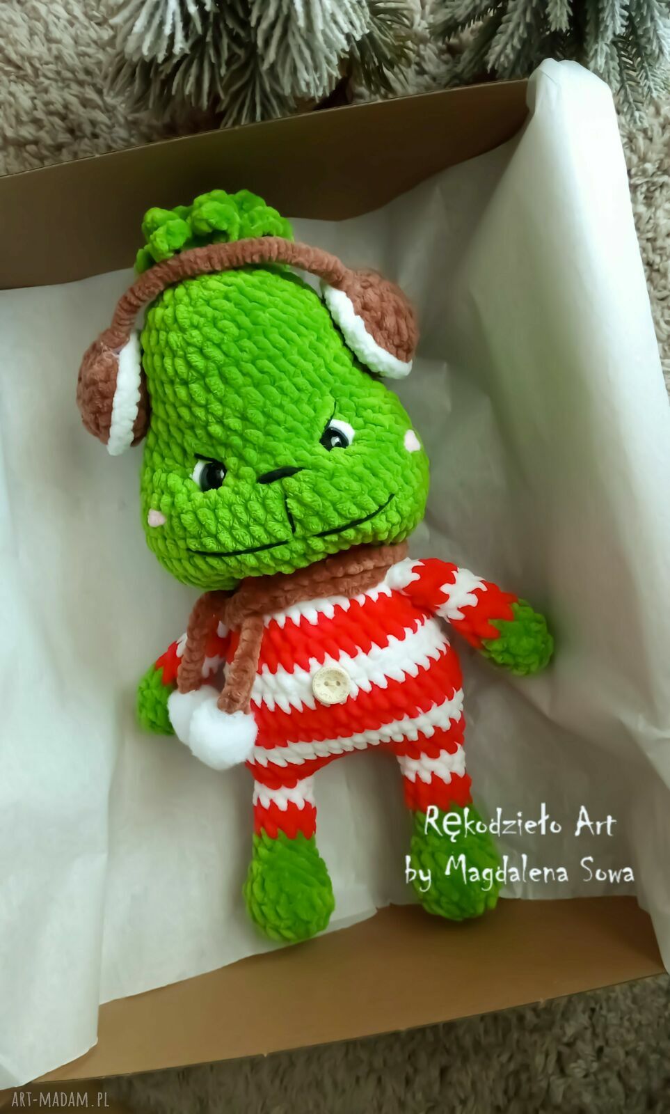 Świąteczny Grinch na szydełku - ręcznie robiona maskotka