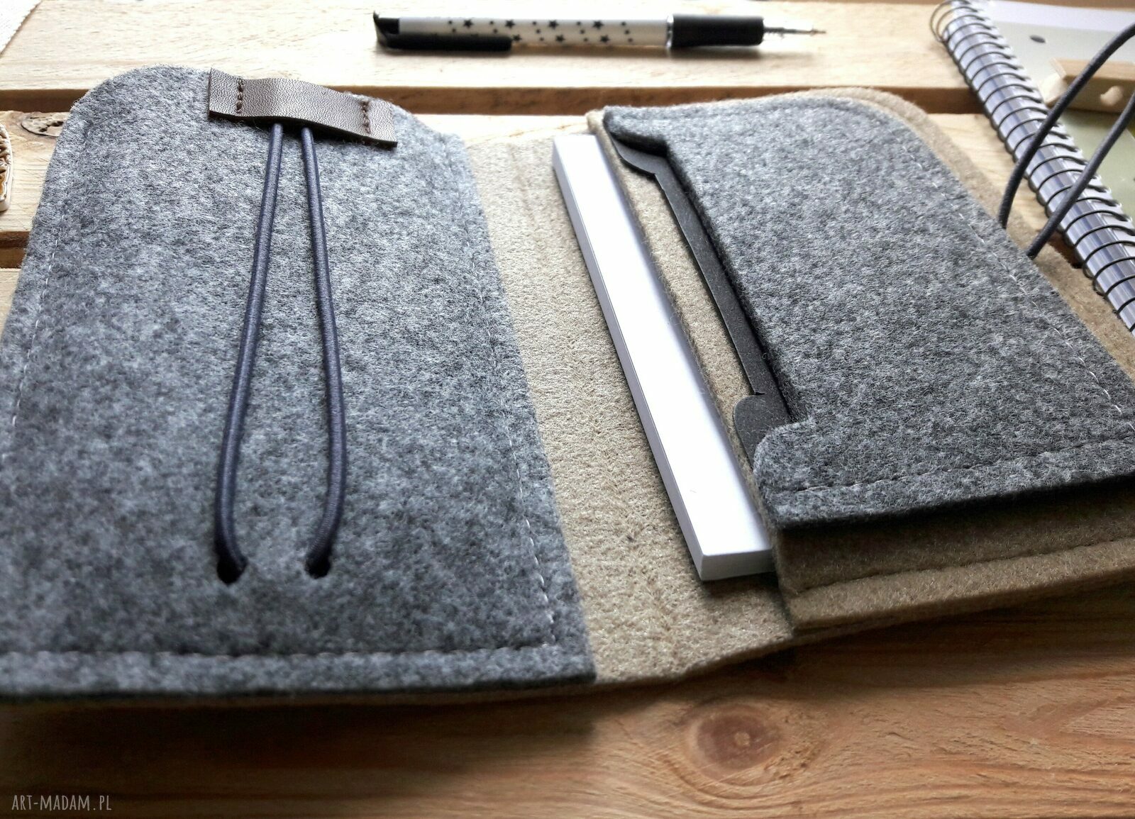 Etui na telefon w formie mini organizera - filc 4 mm