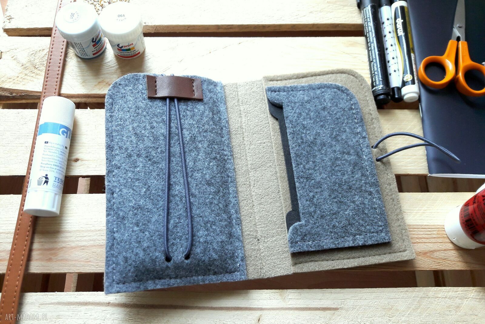 Etui na telefon w formie mini organizera - filc 4 mm