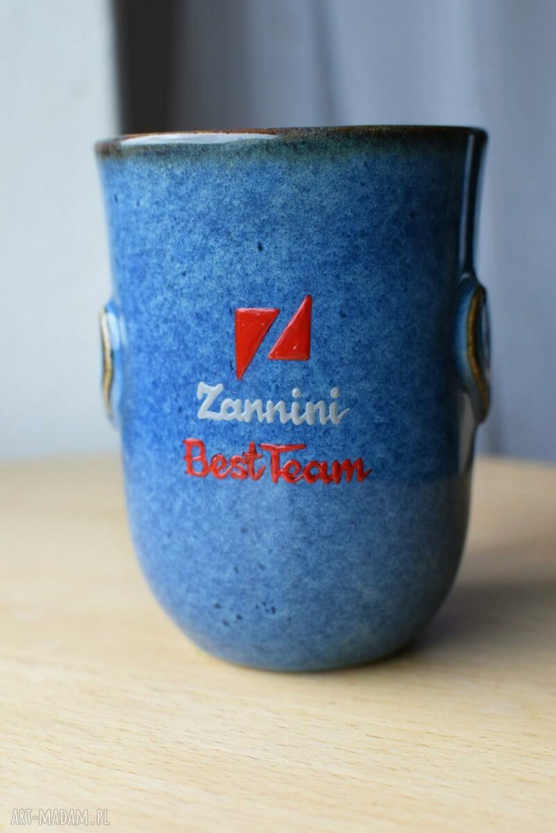 Kubek ceramiczny z sercami i logo firmy - 300 ml